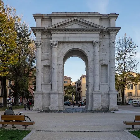 Residenza Roccaforte Scaligera فندق مبيت وإفطار فيرونا