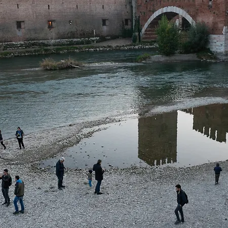 فندق مبيت وإفطار Residenza Roccaforte Scaligera 4*