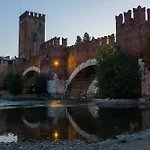 Bed and Breakfast Residenza Roccaforte Scaligera 4*